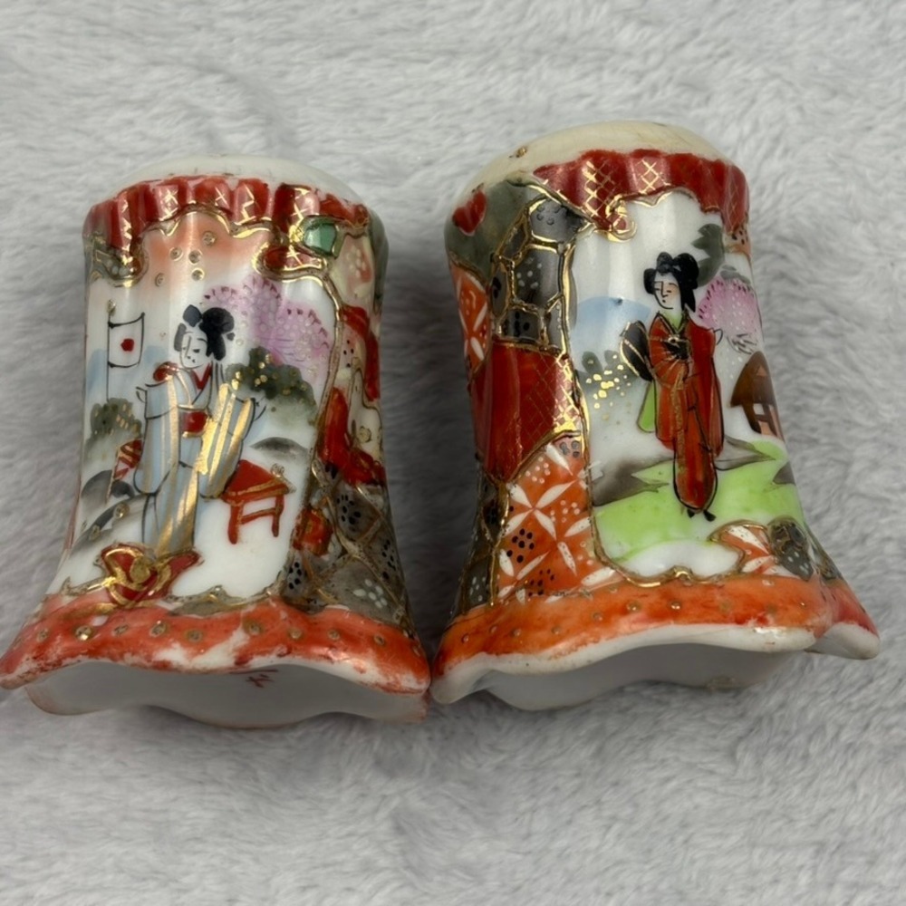 Vintage Japanese Salt and Pepper Shakers Geisha‎ Girl Mount Fuji Japan Decor